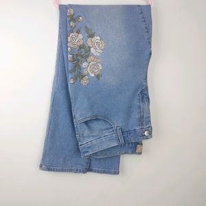 Chico's light wash floral embroidered ankle jeans